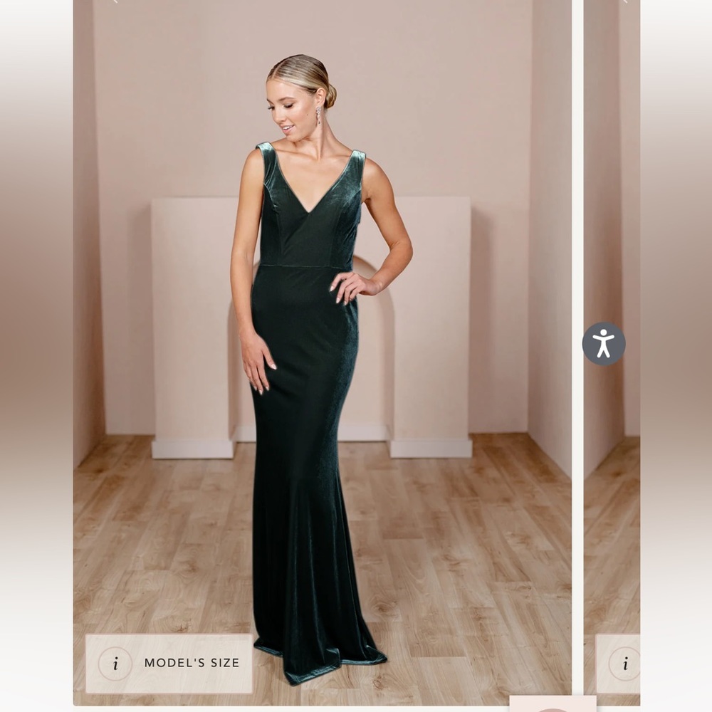 Revelry Velvet Emerald Green Bridesmaids dress. Size 4